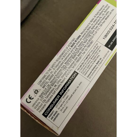 Vintage 2003 City Style Barbie Wearing Denim Skirt & Shirt With Comb #G6095 NIB - Picture 3 of 3